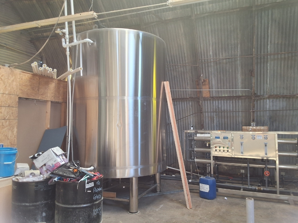 Kegs and brewing tanks – San Diego abandoned property sale
