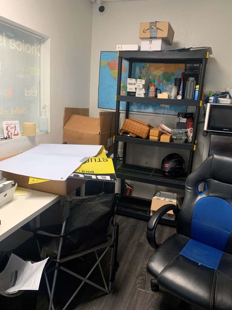 retail electronics abandoned property auction