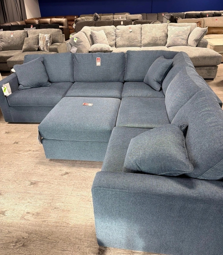 Modern L-Shaped Sectional Couch – Online Furniture Auction
