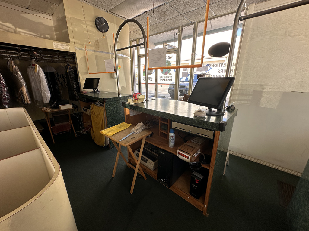 Industrial washer extractor and dryer auction