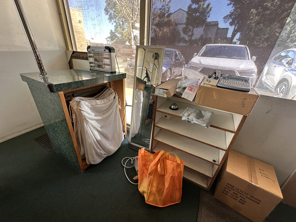 Commercial sewing machine dry cleaning shop